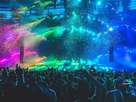 how to dance to EDM: A journey into the rhythm of electronic dance music